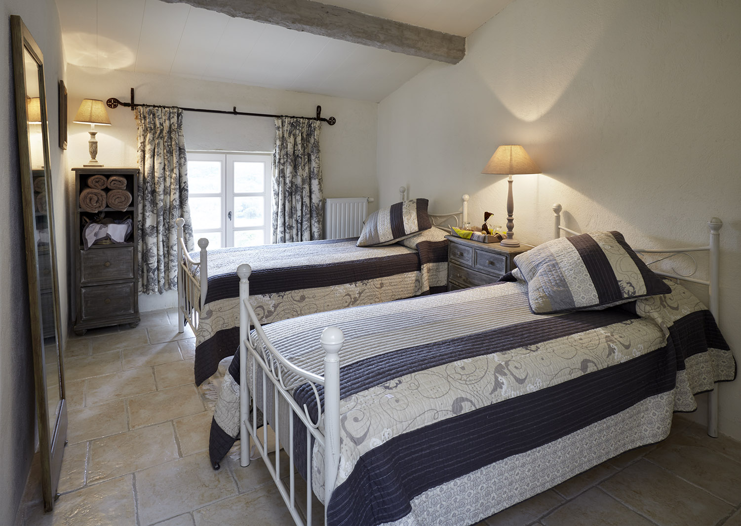 法国南部旧丝绸农场-19