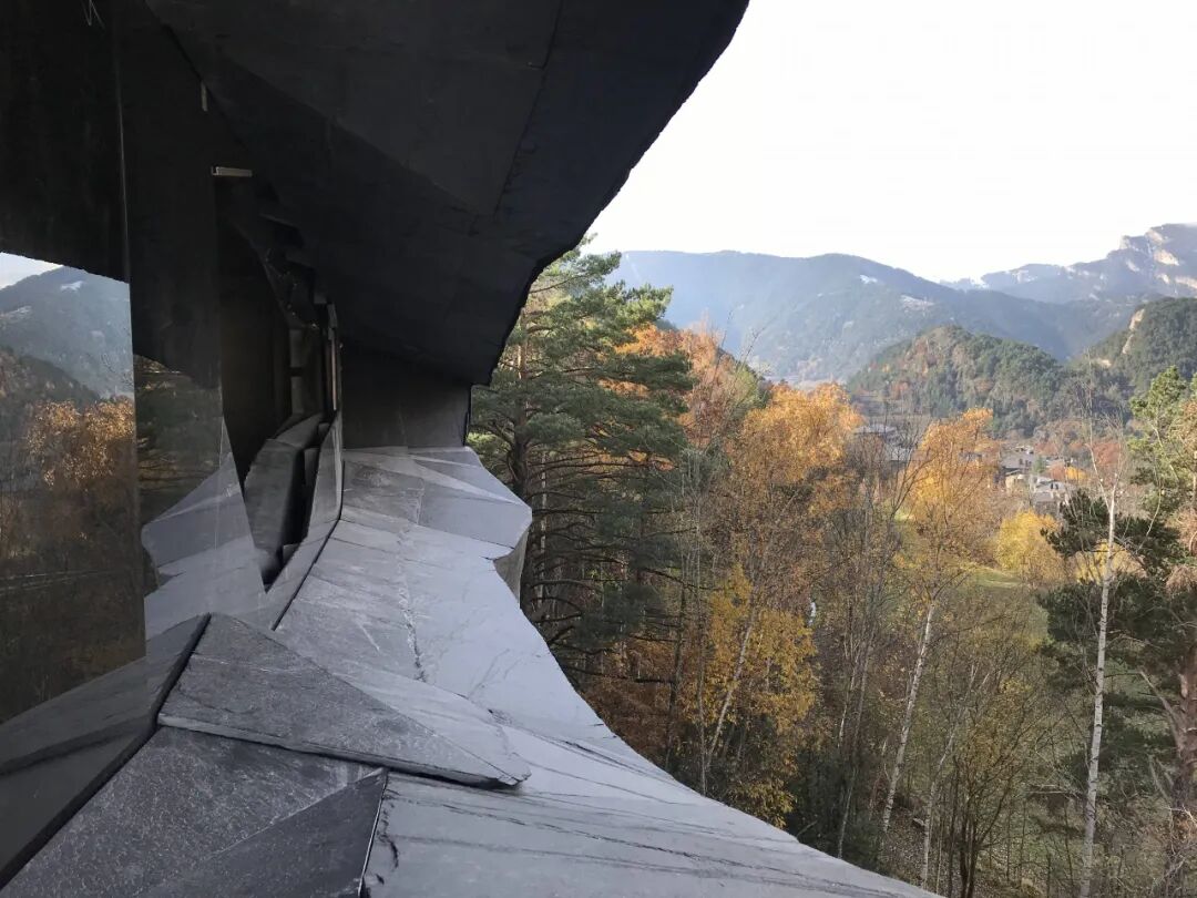 让·努维尔新作|岩石与森林之诗，22000块石材拼贴的豪宅-34