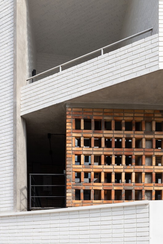 山坡上的现代住宅设计丨厄瓜多尔丨Hábitatestudio de arquitectura-15