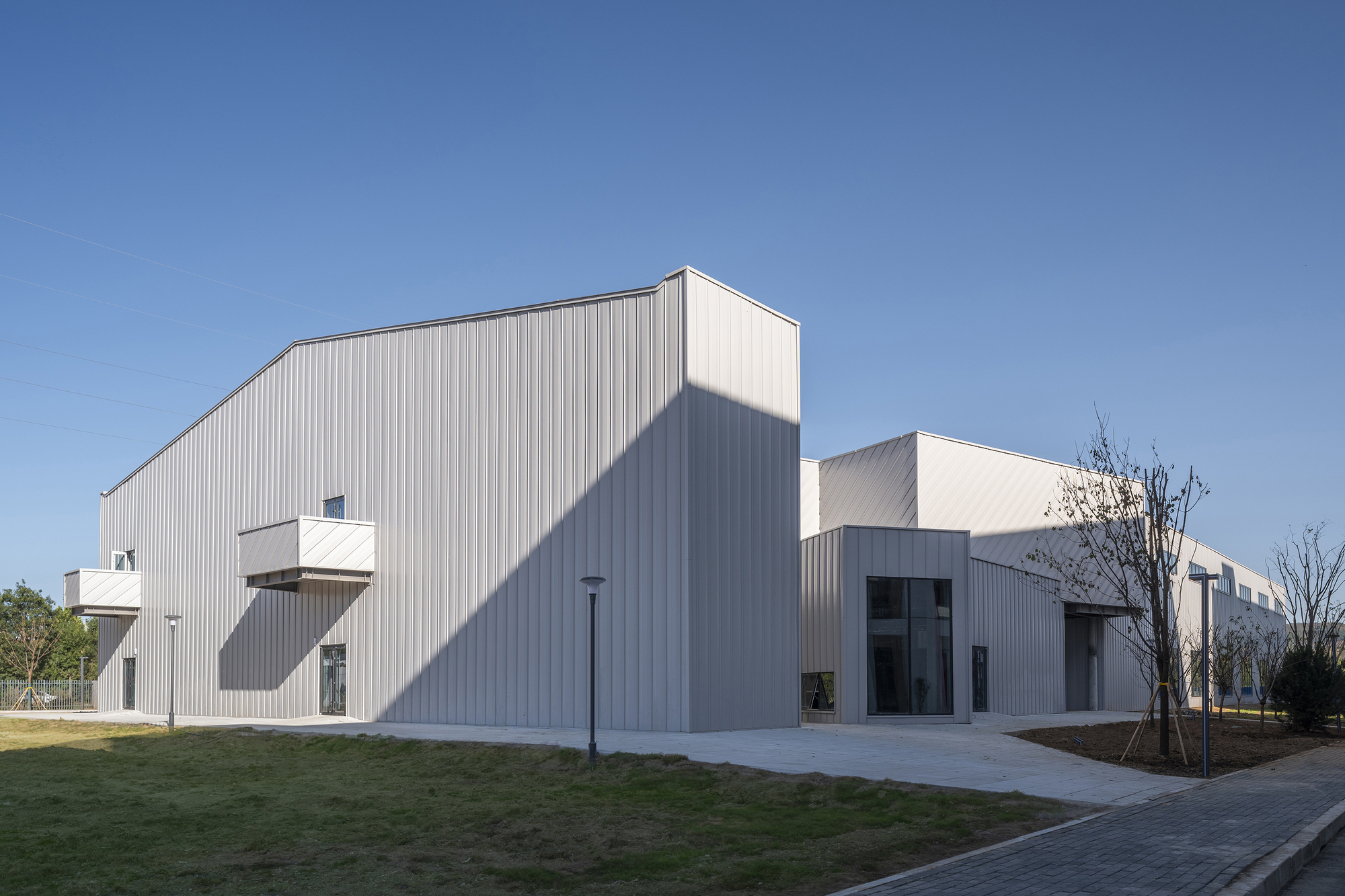 Yue & Yue: Art Museum + Equestrian Hall / CU Office-20