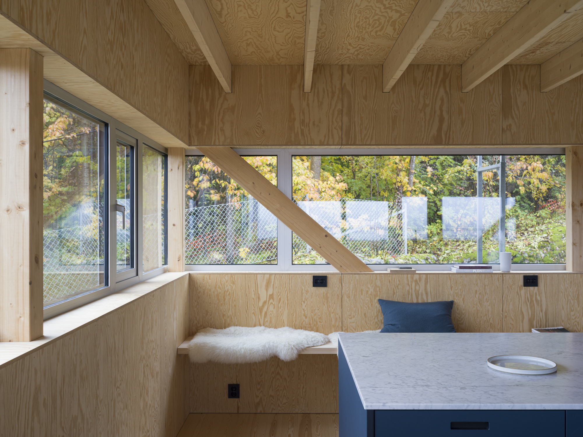 挪威别墅设计，岩石与玻璃的现代演绎-3