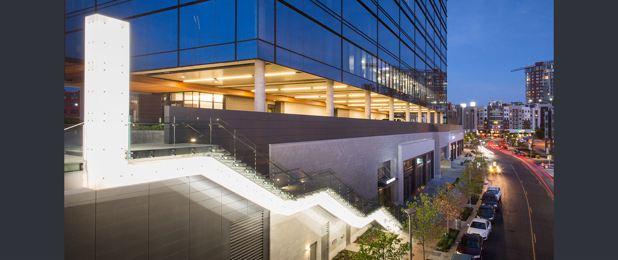 峡谷渡口；沟壑交汇处（注：需结合具体语境确定最合适的表达，这里Gulch常见释义为峡谷、沟壑，Crossing有渡口、交汇处等意思） 丨美国纳什维尔-13