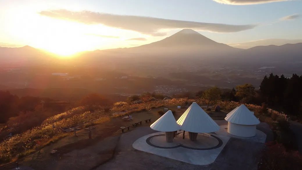 富士山下的伞之亭丨日本静冈丨隈研吾设计团队-0