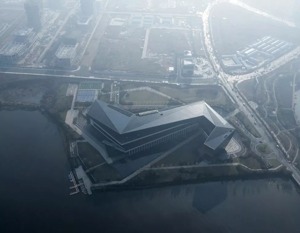 腾讯武汉研发中心 | 集约、宽容、弹性的城市办公设计-9