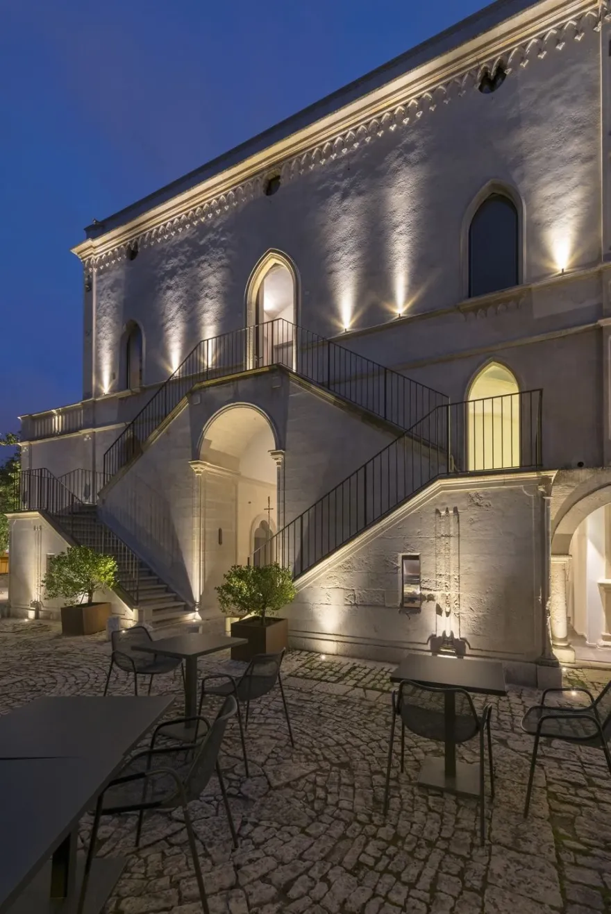 意大利修复古堡别墅,新旧对话的光影空间-17