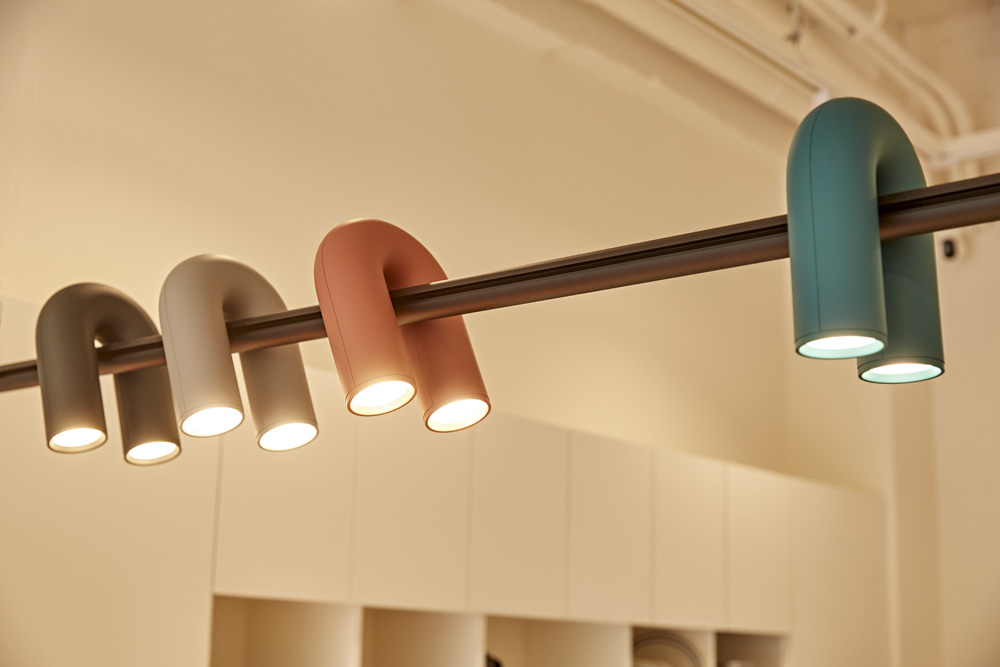 "小巧咖啡厅的精致室内设计" 或 "7 平米咖啡厅的惊喜设计"-14