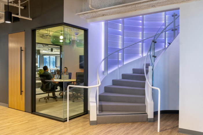 升级金融科技公司旧金山总部,现代与舒适的办公空间-17