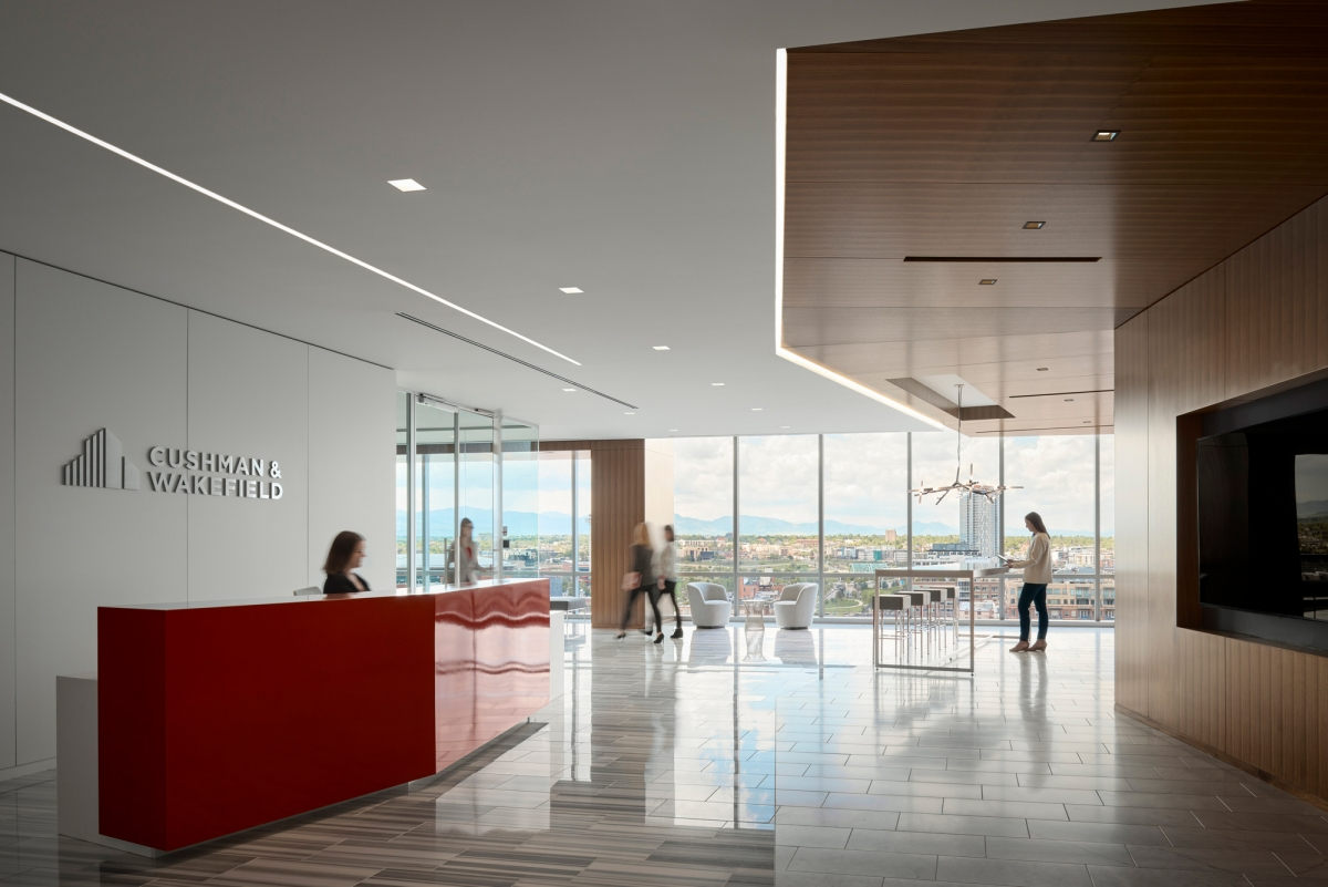 Cushman & Wakefield Denver 办公室 - 酒店式接待空间与开放式办公环境-9