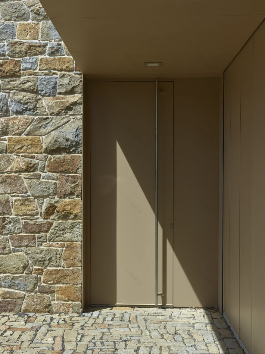 捷克森林中的悬浮别墅-23