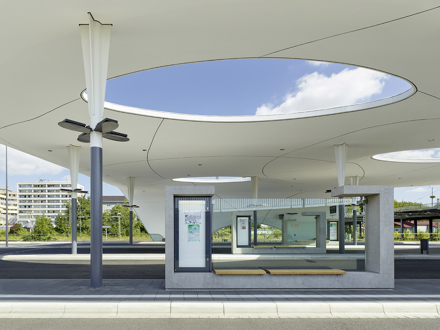 流动的屋顶 & 德国Pforzheim中央公交车站 / METARAUM-25