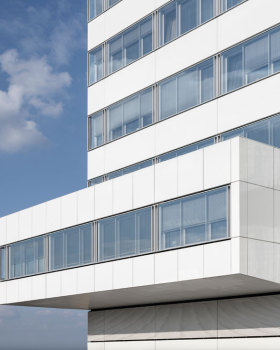 Fassadensanierung der Bettentürme des Zentralklinikums des UK Münster – Kleihues + Kleihues