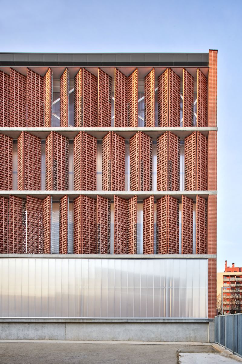 巴塞罗那地下的运动中心-18