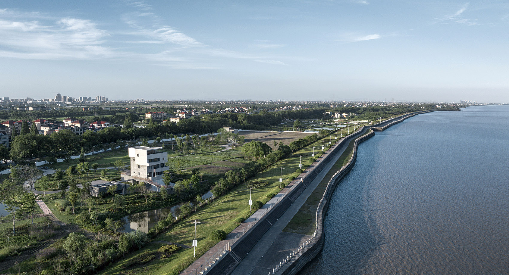 回头潮堤岸上的建筑丨中国浙江丨森上设计-6