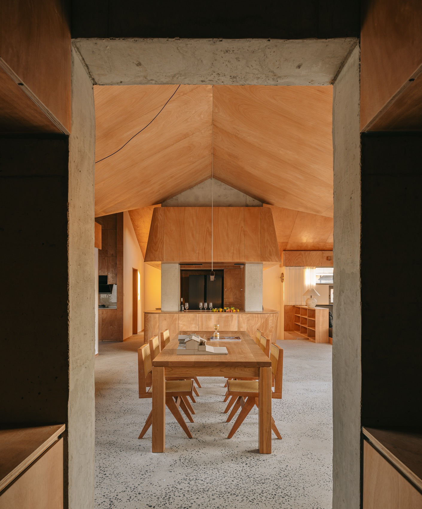 十字交叉之家 – 一朵屋面下的安顿与穿梭丨中国北京丨察社办公室-96