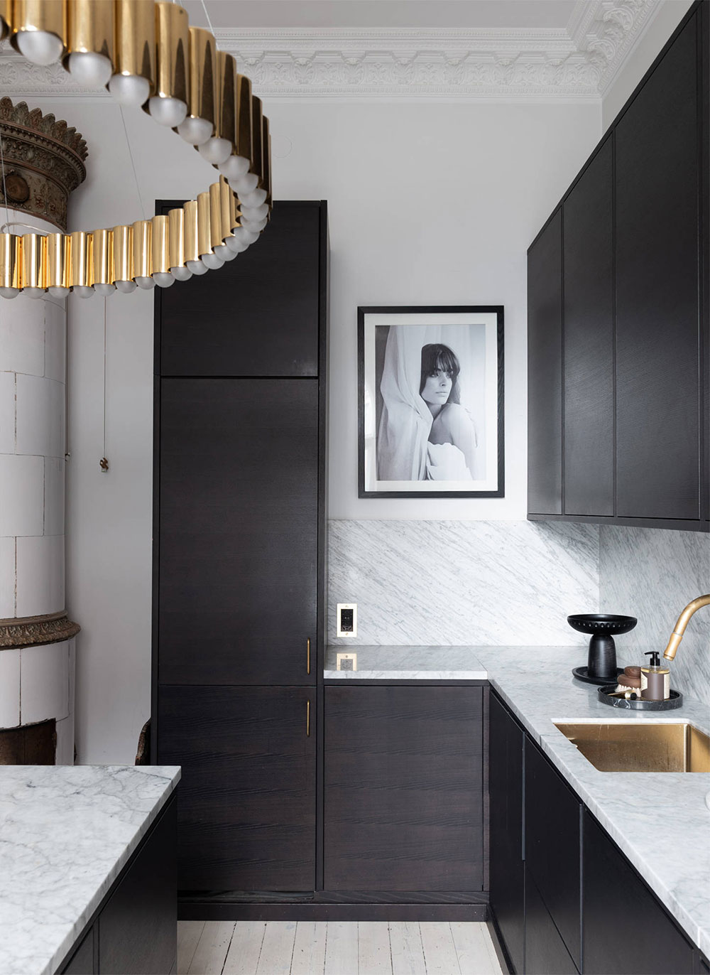 斯德哥尔摩 19 世纪哥特风格公寓，惊艳的彩绘天花板-12