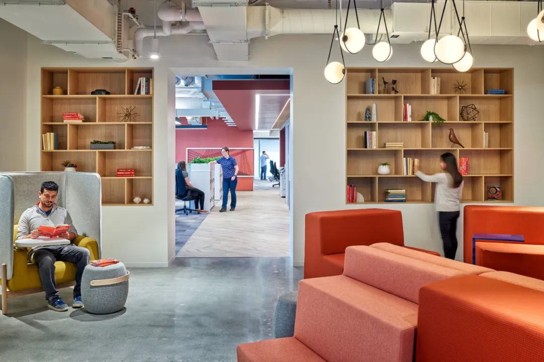 互联网连接和数据公司办公室设计丨米尚丽零售设计网-8