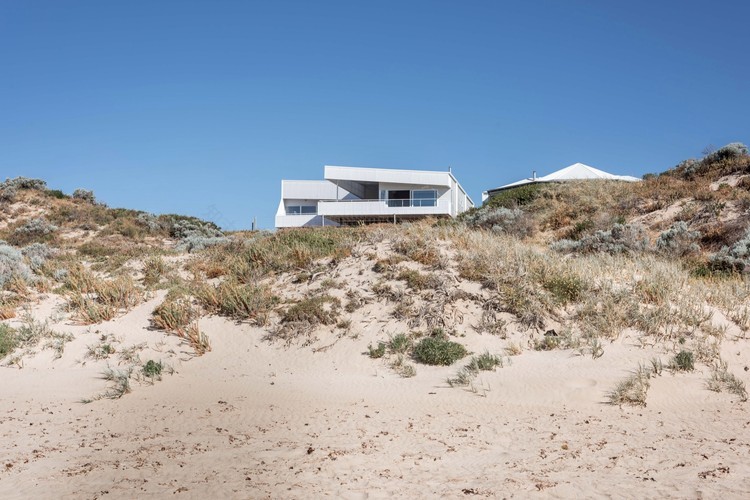 Falcon Beach House iredale pedersen hook architects-1