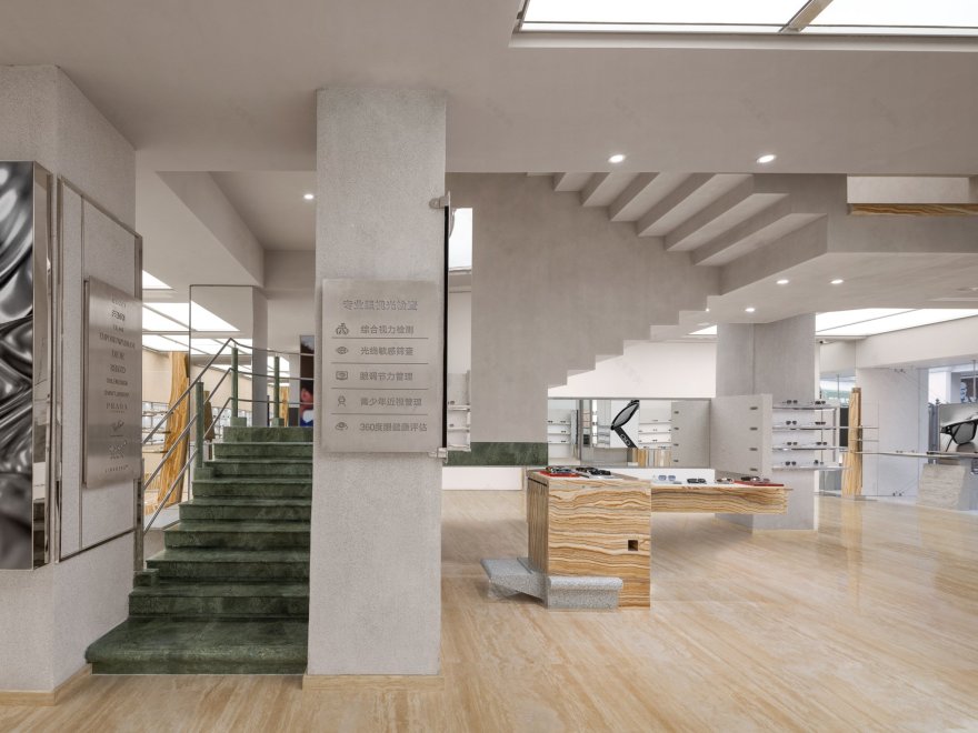 暴龙旗舰店
注:BOLON通常是眼镜品牌暴龙的英文名称,结合语境这里翻译为暴龙旗舰店 丨未明确具体设计公司,设计总监为Jingze Li-13