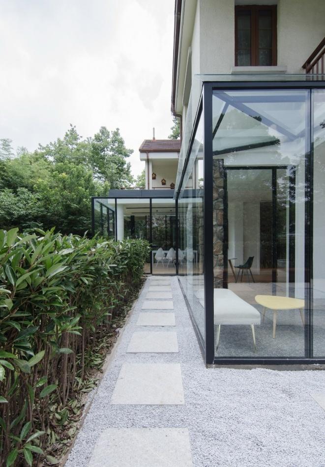 光影穿梭的现代宅院-32