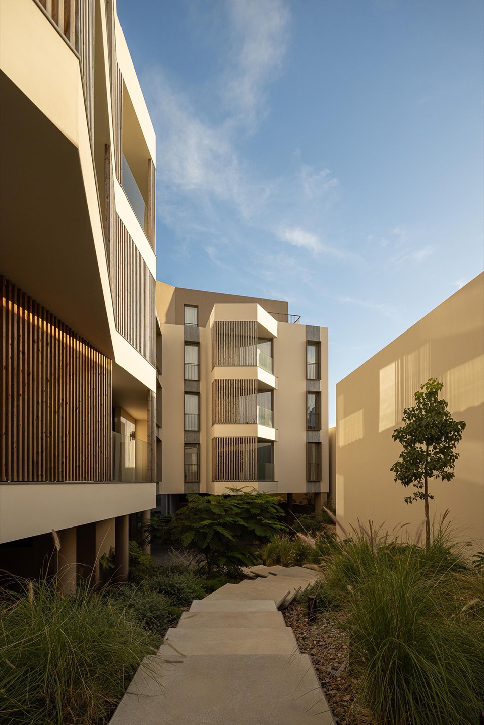 ERNESTO DO CANTO住宅区丨葡萄牙蓬塔德尔加达丨BOX arquitectos-44