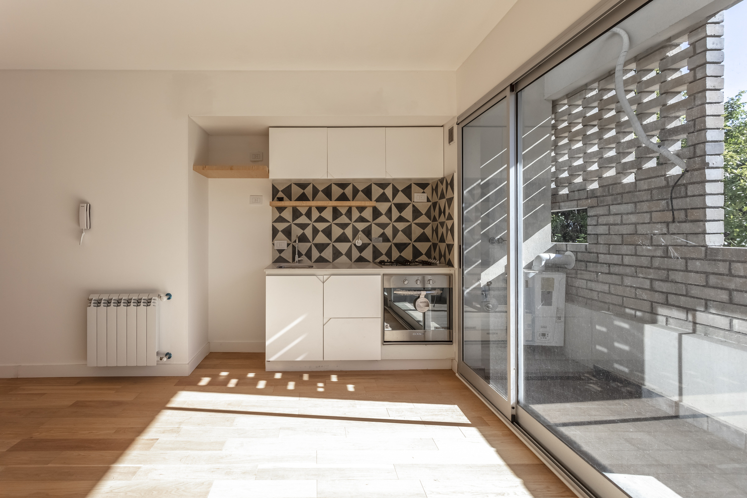 LL 2474 建筑 · Arqtipo 打造的灰色砖墙生态家园-22