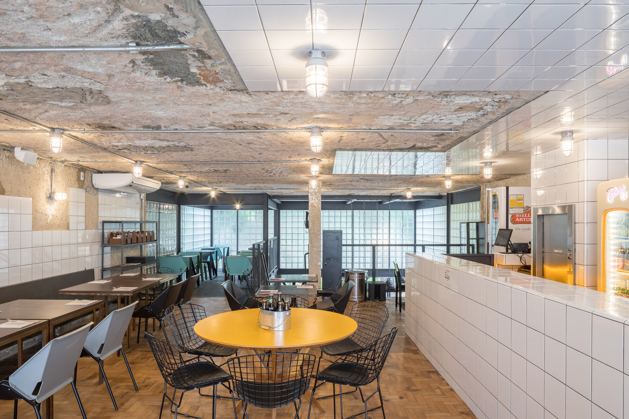 Ricco Burger Restaurant / BLOCO Arquitetos-24