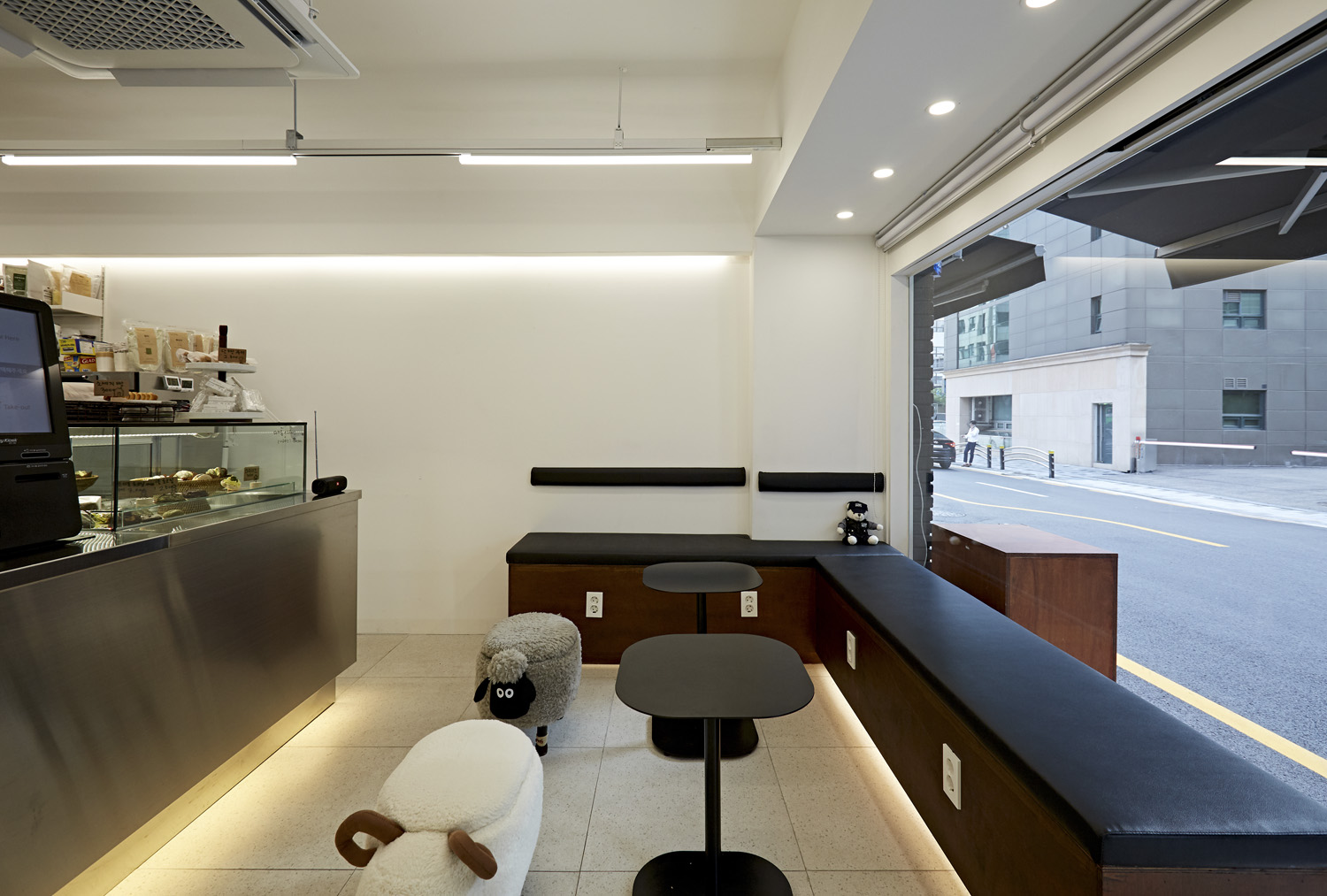 三星洞咖啡厅，15 坪极简空间设计-5