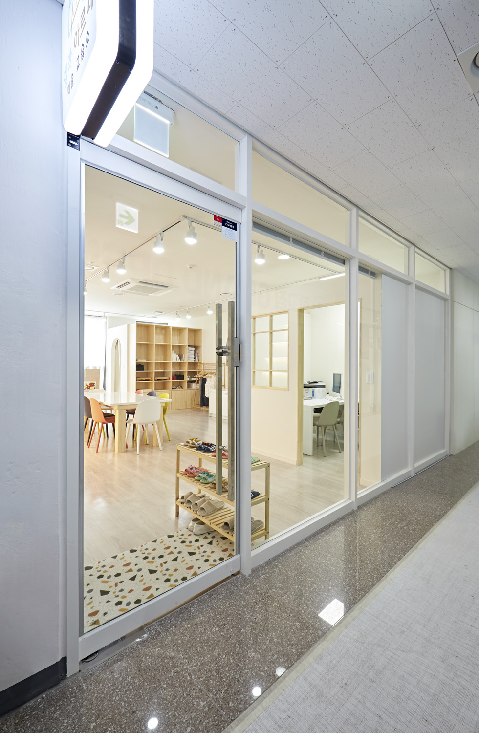 "韩国 Ellair 艺术画廊，极简与趣味并存的设计魅力"-17