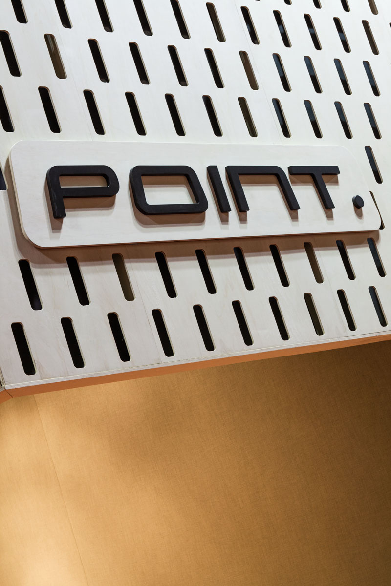 05 12 STAND POINT EN LA FERIA EUROLUCE 2015 DE MILÁN-14