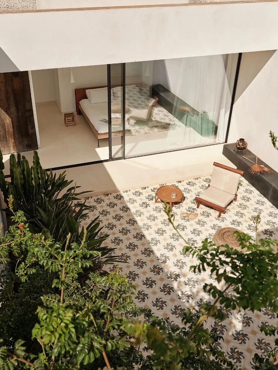 池畔松影·伊比萨山谷里的静心之所丨西班牙丨法裔伊朗建筑师帕斯卡尔·谢赫·贾瓦迪-25