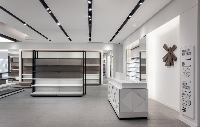 成都热风太古里形象店 | 突破传统，打造深色时尚空间-22