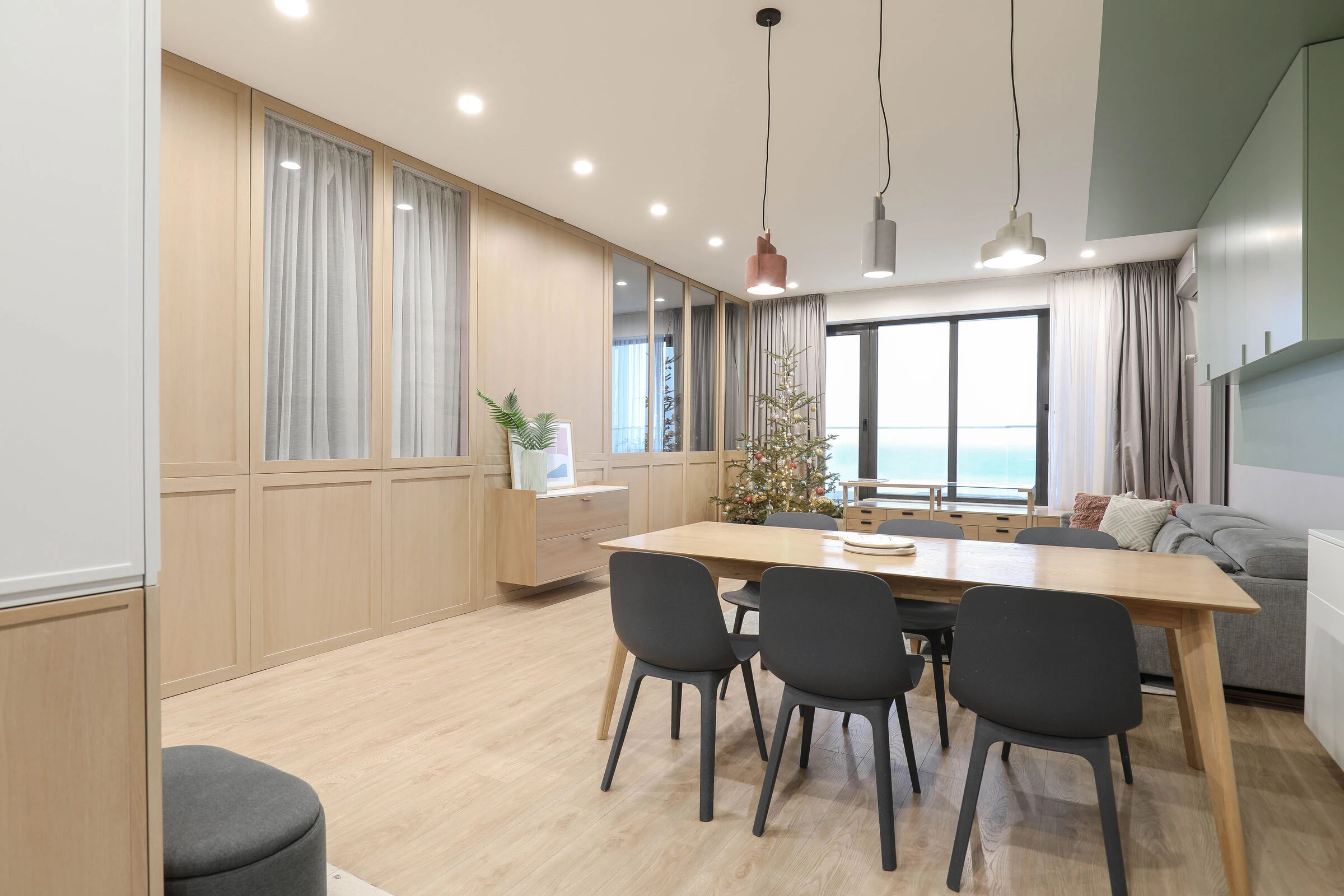 色彩项目 · 充满艺术气息的 2021 年家庭公寓设计丨保加利亚布尔加斯丨Think Forward-6