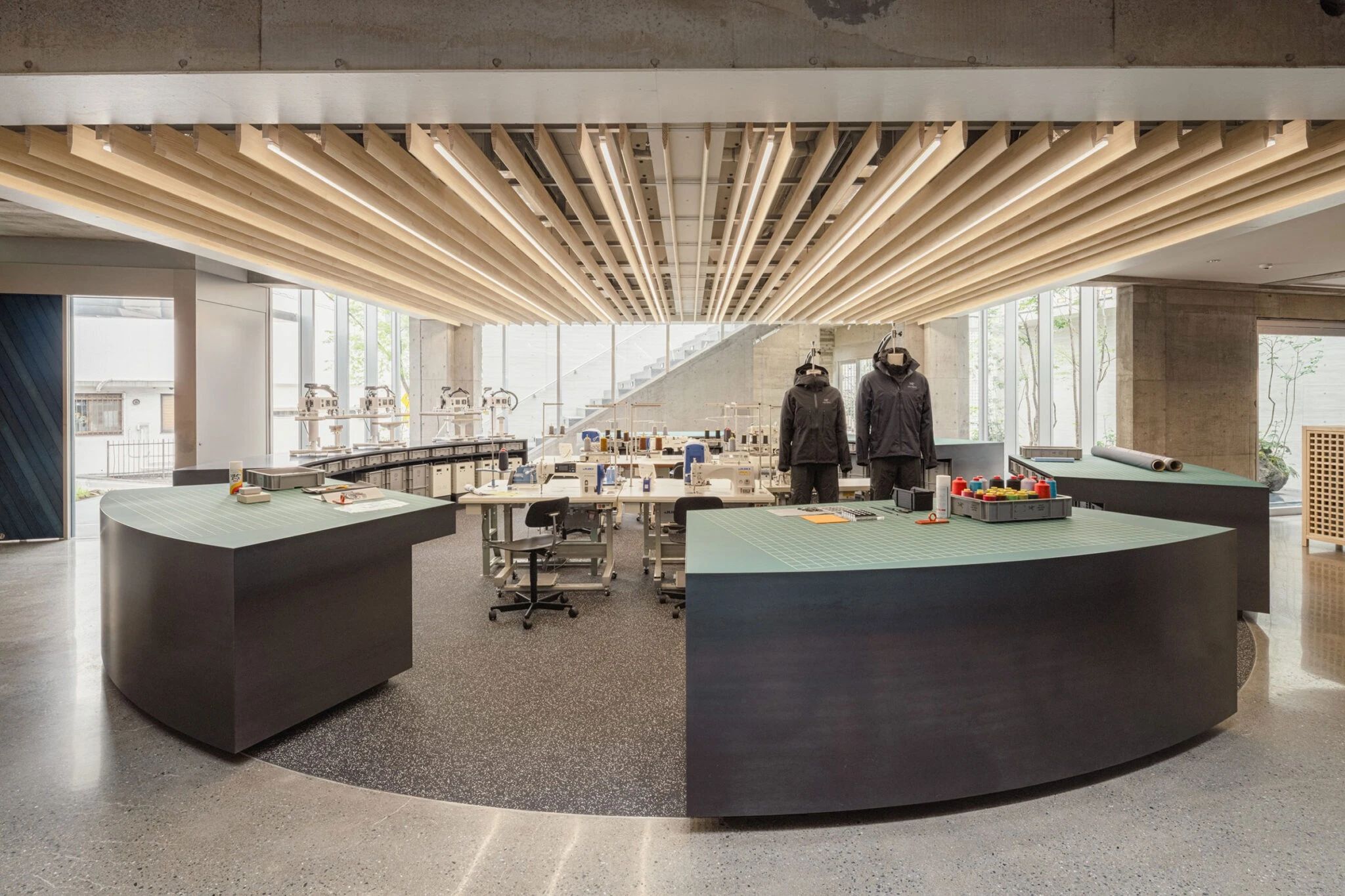 始祖鸟东京创作中心丨日本东京丨Torafu Architects-13