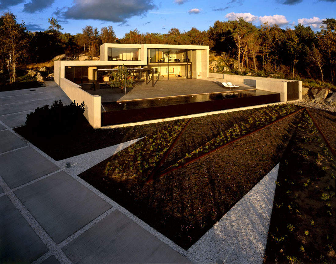 极致对比的海边别墅-0