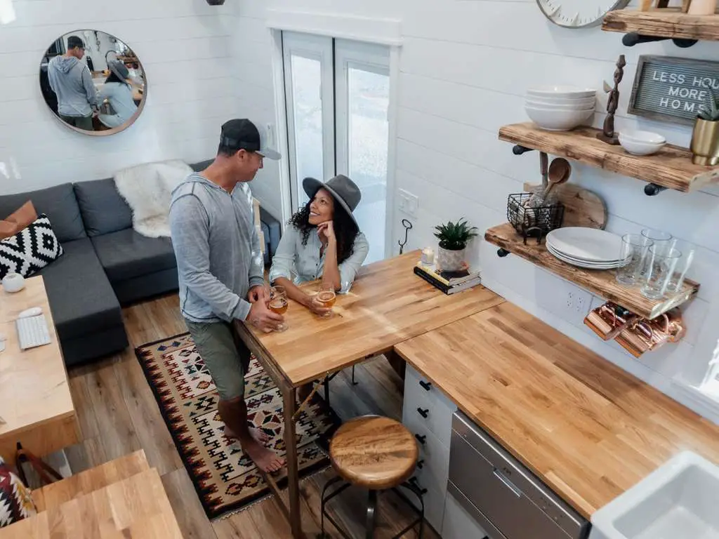 非洲志愿者打造 27m2 实用 tiny house-7