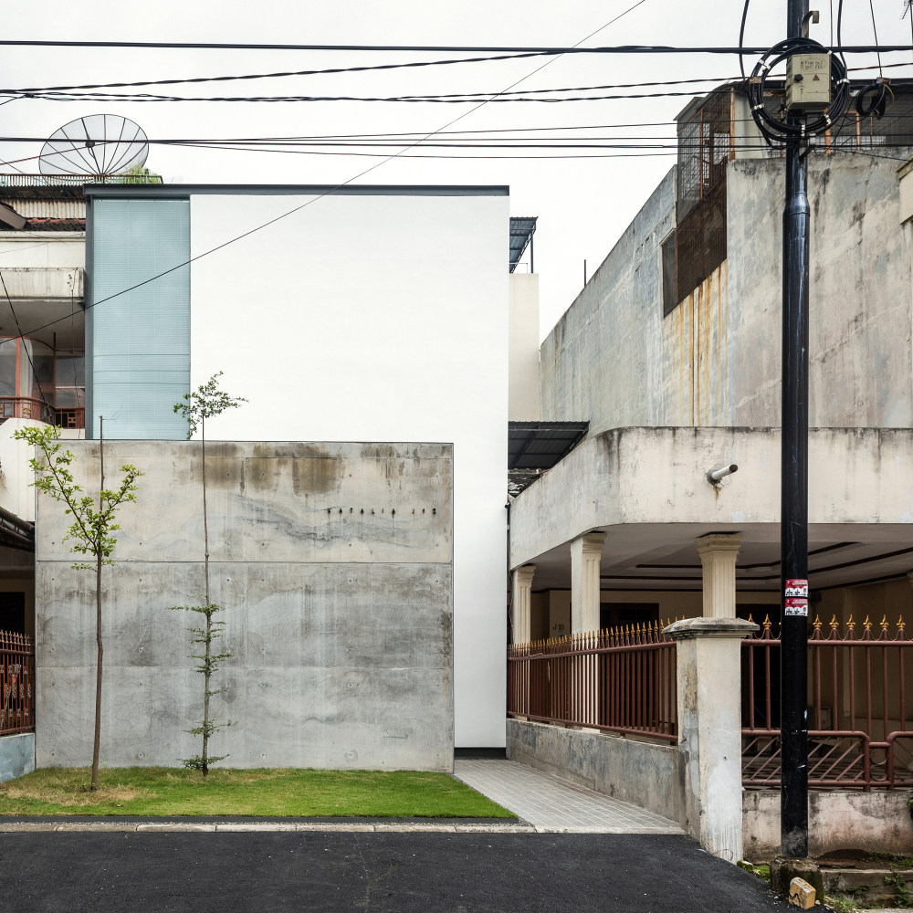 光线空洞 · 印度尼西亚 Medan 的现代住宅设计丨byrayboedi-15