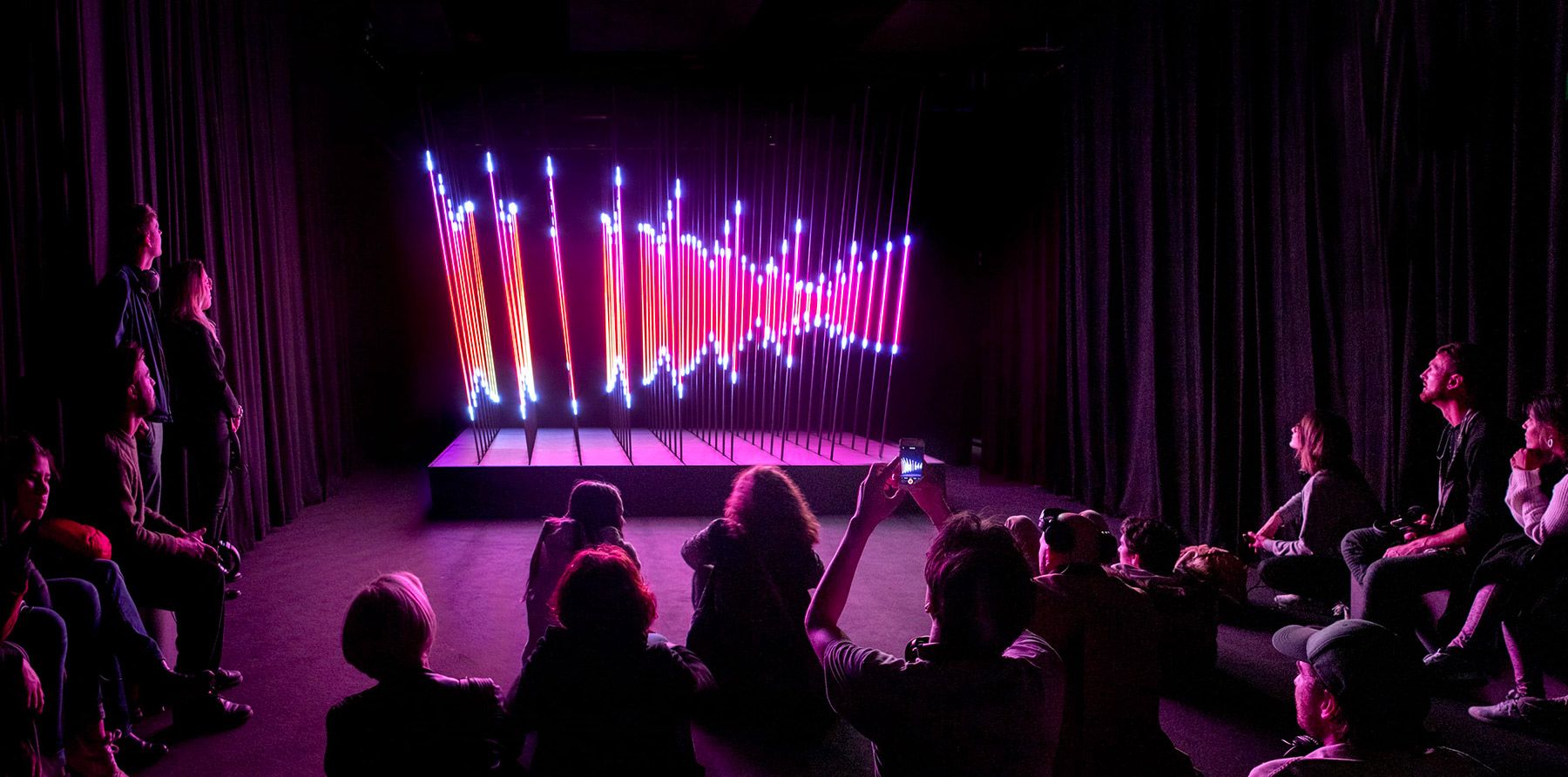 核心；要点；精髓；果心；(物体的)中心部分；最重要的部分；核心成员

需要注意的是，仅有Core这个单词孤立来看，在不同语境可能对应不同含义，这样的语境下最通用的理解是核心 若你能给出包含该词的句子或文段，我可以输出更加精准唯一的译文 丨法国巴黎丨1024 architecture-19