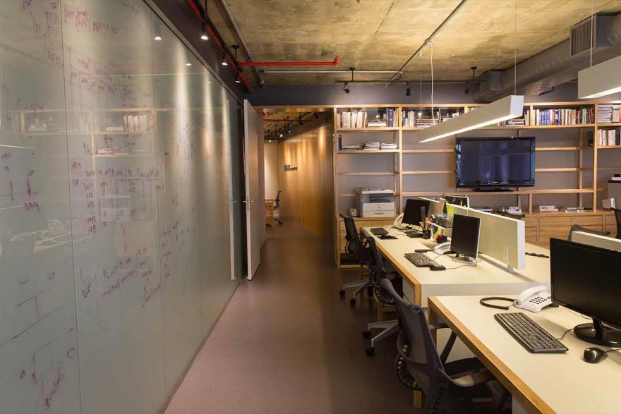 GALT Capital 办公室 | 打破传统,木质与玻璃的完美结合-5