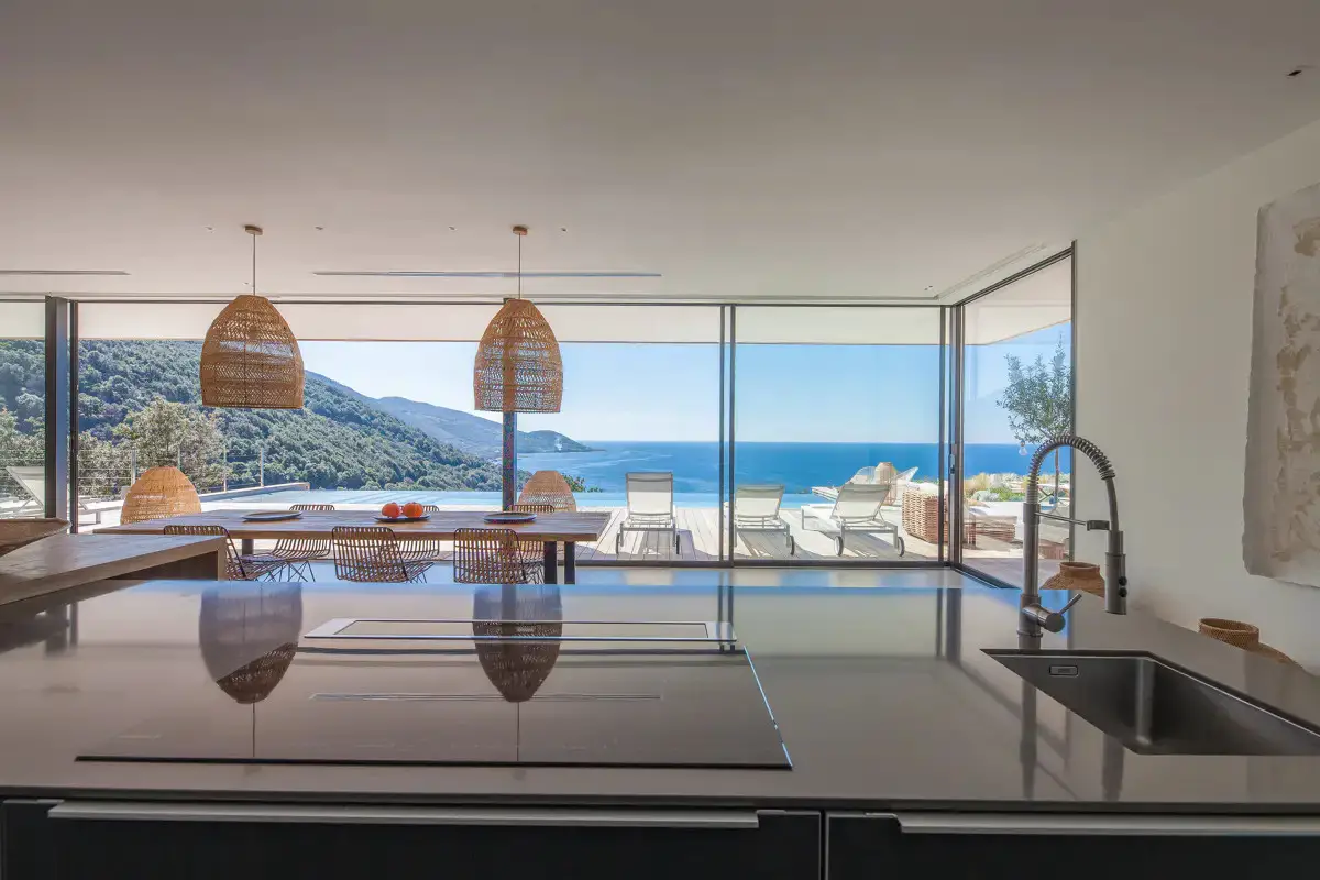 科西嘉海畔的完美融合 | 建筑大师的环保海景房-8