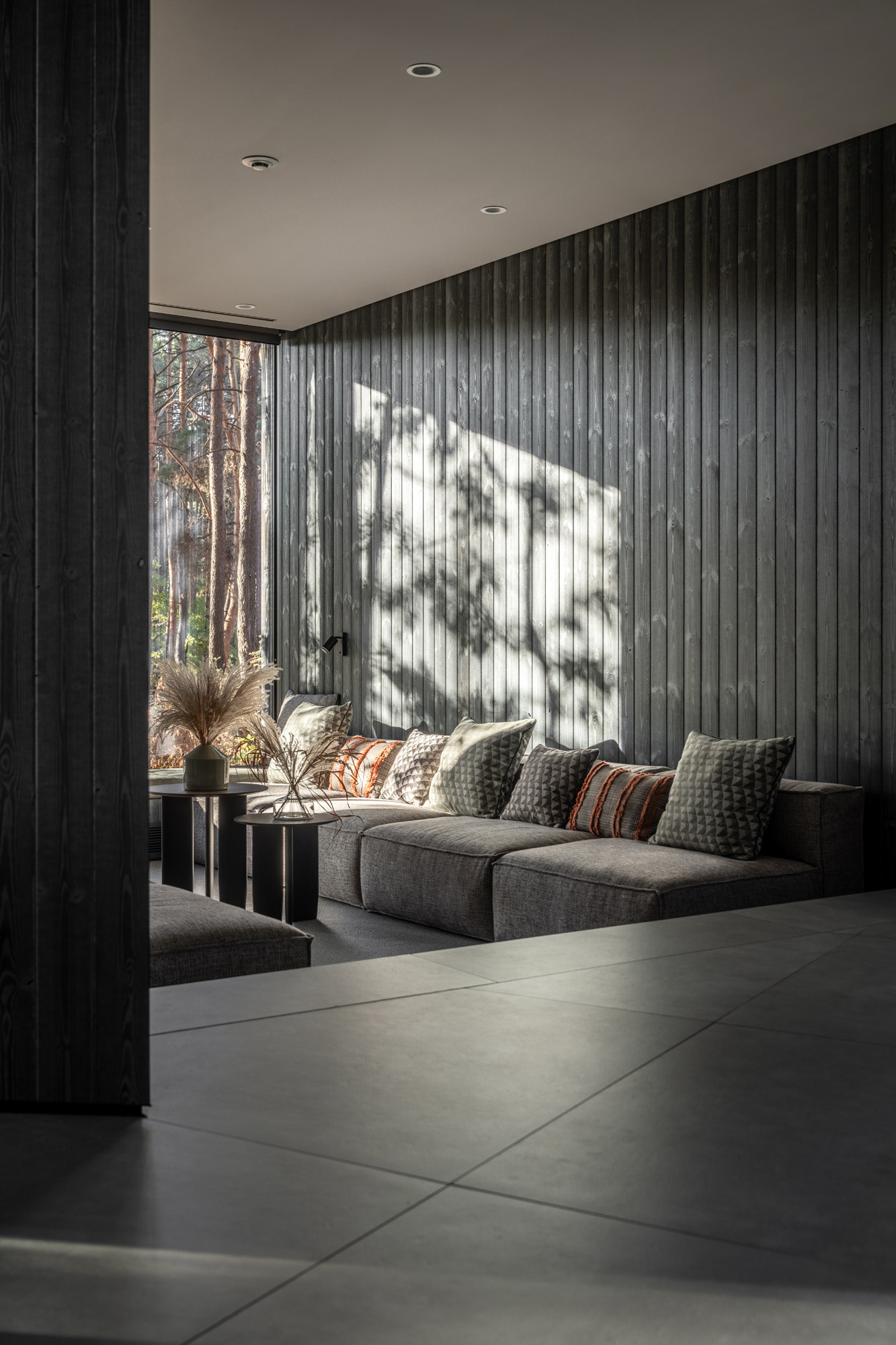 维拉，韦尔霍利雷拉公园

注：Verholy Rela可能并非标准常见词汇组合，若有特定背景信息，可能会有更精准的译法这里是按照常见音译处理 -15