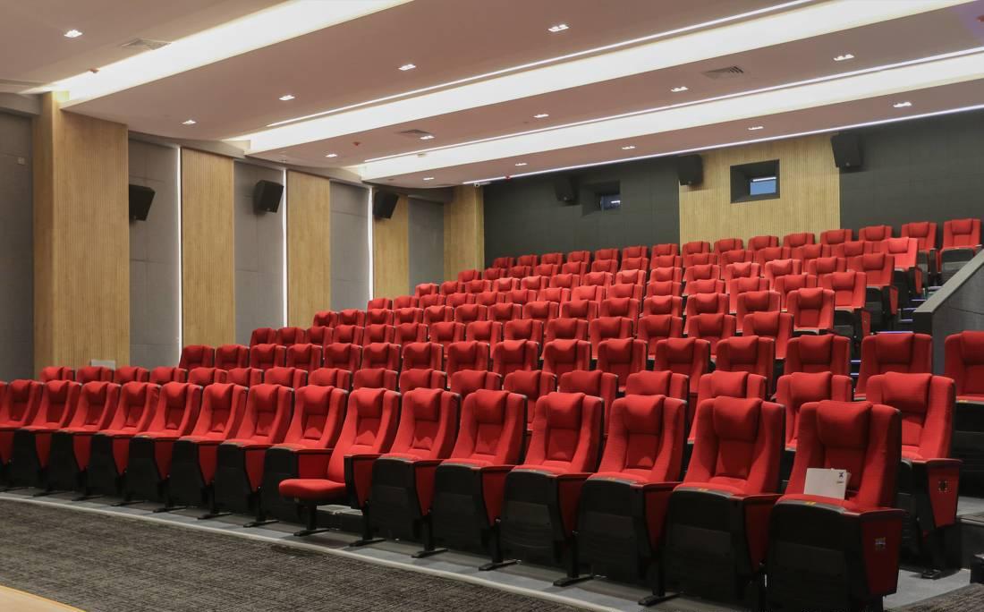 红色精神下的影院设计-3