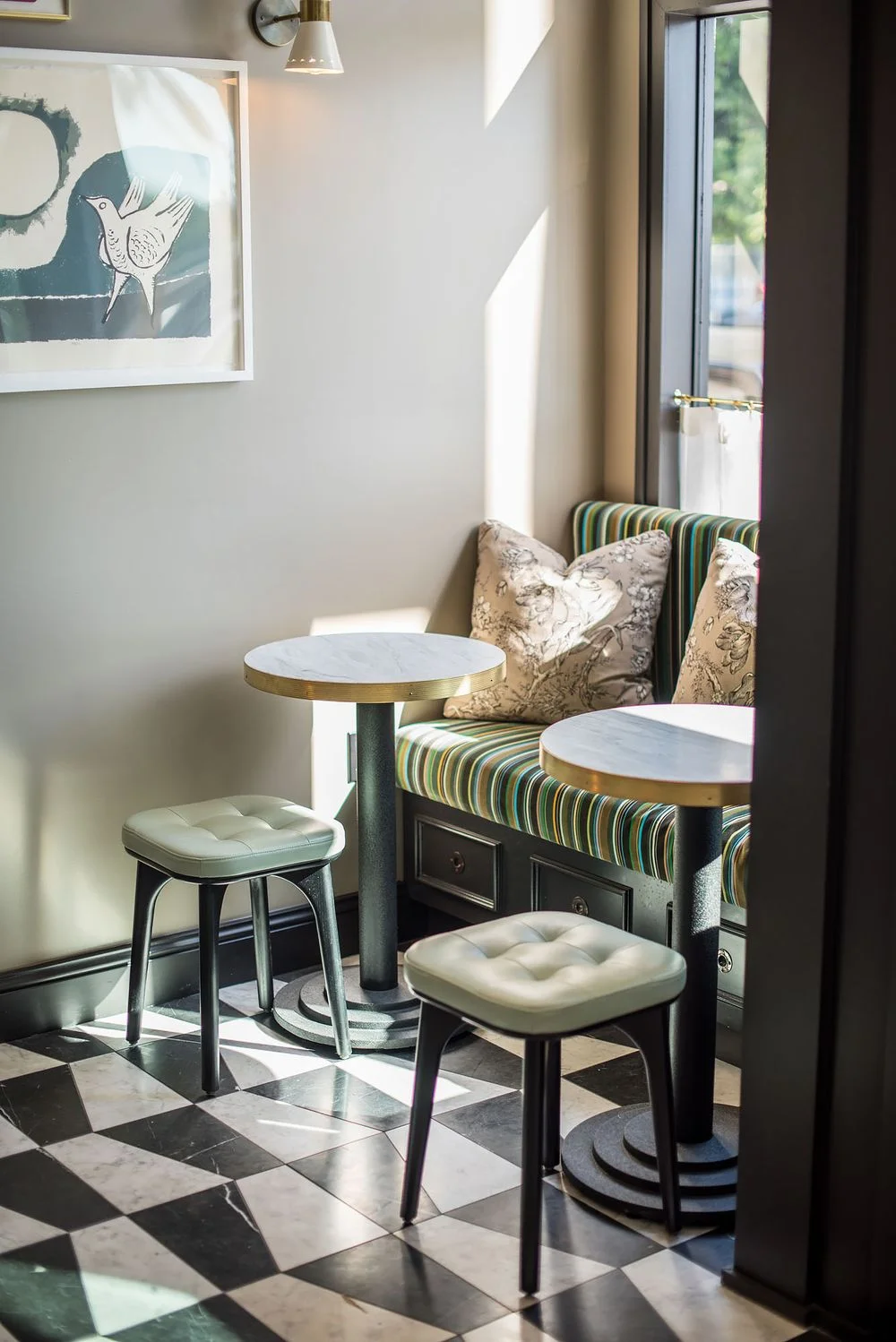 费利餐厅

注：trattoria常见意思是小餐馆；小饭馆；家庭经营的餐厅 ，这里结合语境推测 feli 可能是餐厅名称，所以整体翻译为费利餐厅  丨美国-28