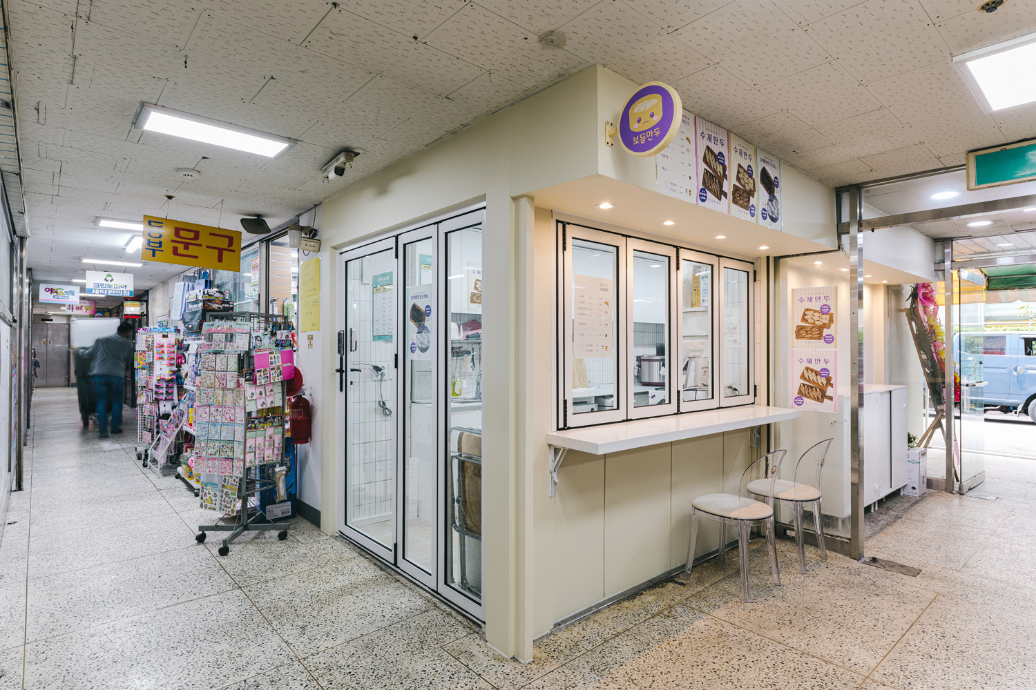 白色极简 | 6 层豪华别墅的室内设计惊喜-3