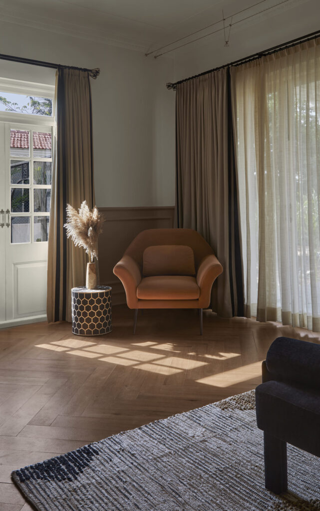 鸡蛋花庄园
注:Frangipani常见指鸡蛋花 ,Estate有庄园、地产等意思,结合语境这里翻译为鸡蛋花庄园较为合适 丨FADD Studio-33