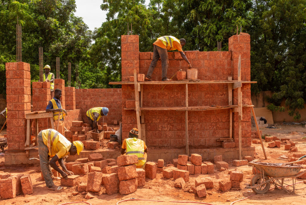 Collège Amadou Hampaté Bâ 学校改造项目丨尼日利亚丨未明确提及（一家专注为贫困社区创造解决方案的人道主义建筑公司）-23