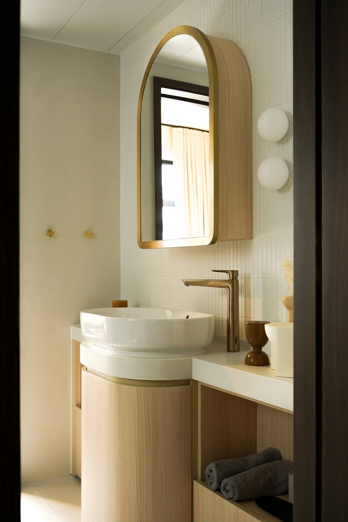 家装设计案例鉴赏——当轻甜奶油感与复古相接-9