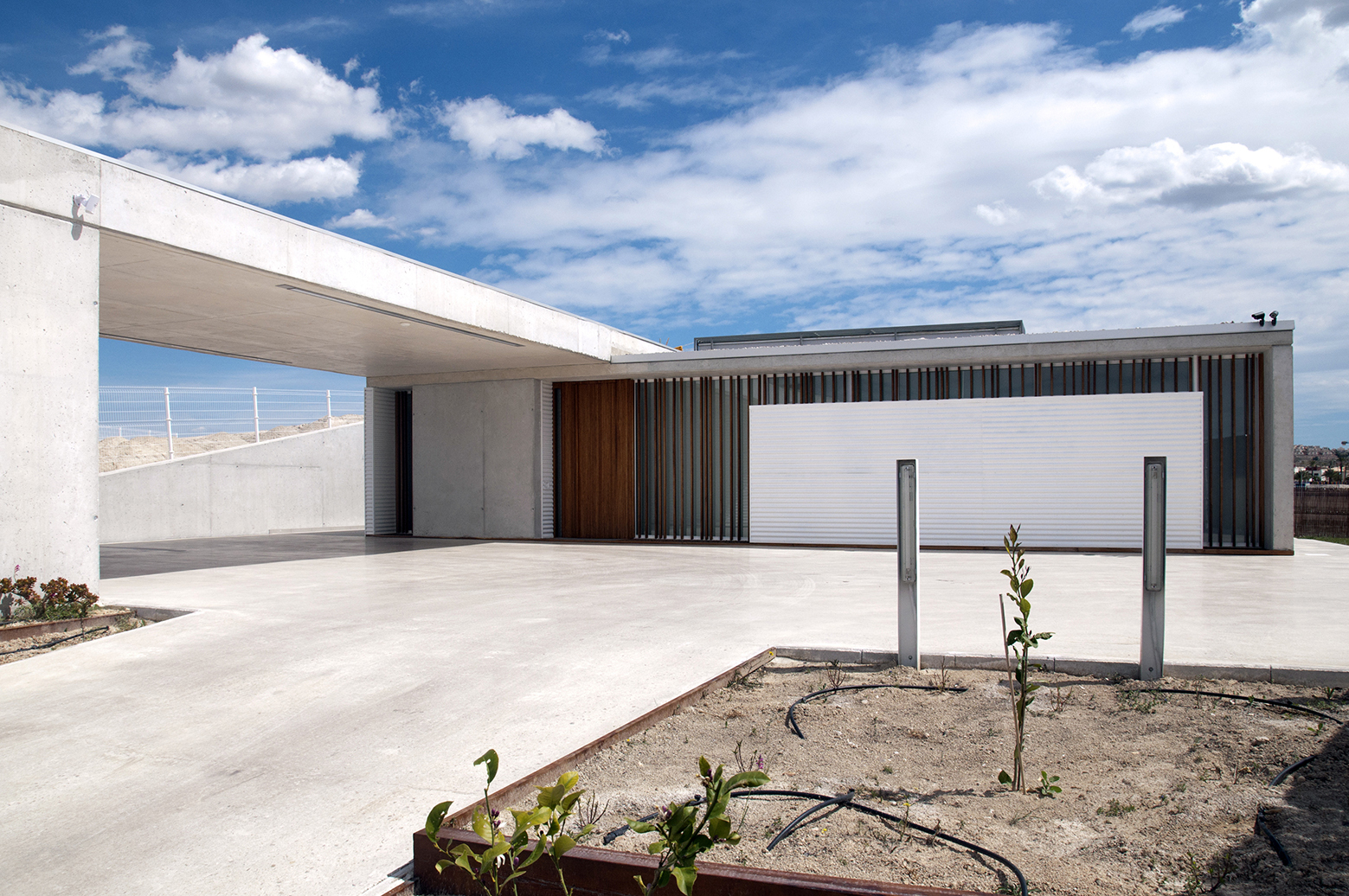 西班牙 Los Conejos II 别墅 | 融入自然的绿色建筑设计-22