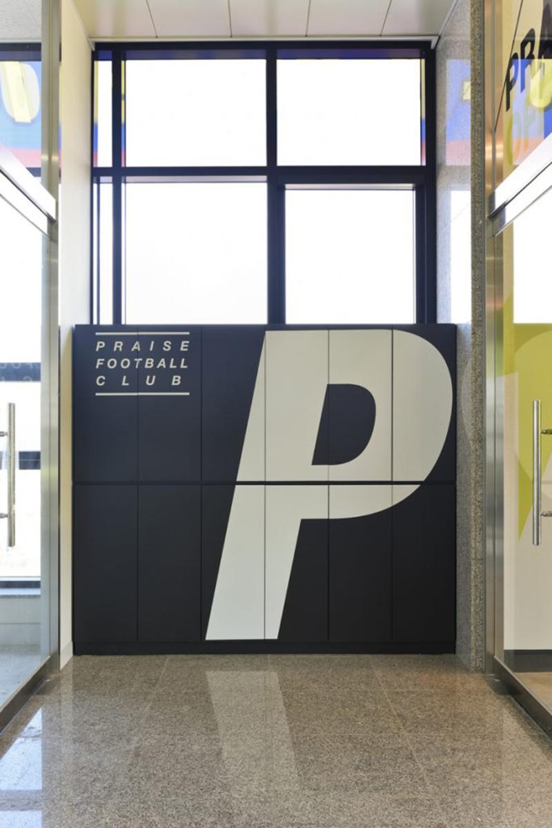 简约设计打造 171 平米室内足球场空间-9