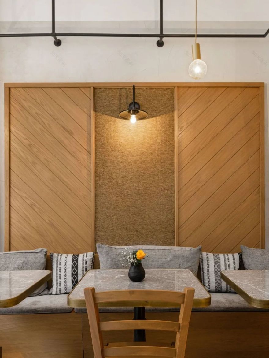 熟食店和咖啡馆的商业延伸,加入新的服装零售业态-26