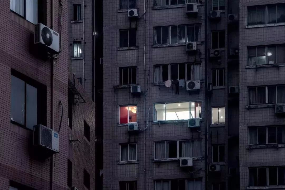 30㎡的房,他俩睡在半空,住出了100㎡的效果,神作-2